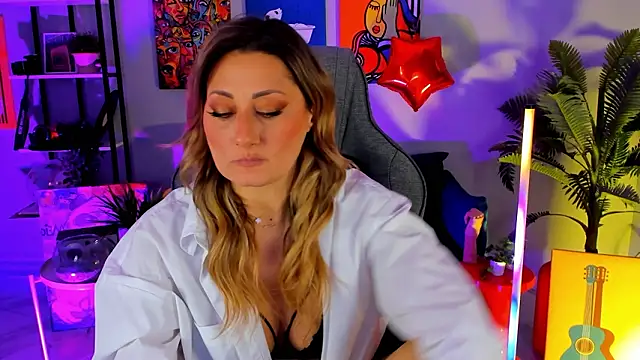 Snapshot of SarahAlluring chatting on March 2026 02:11:01 PM SarahAlluring online show from March 2026 02:11:01 PM