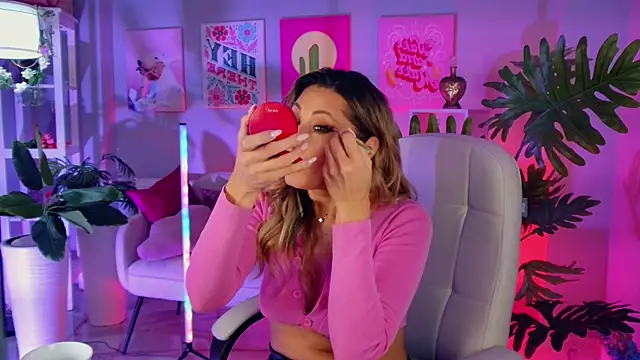 Snapshot of SarahAlluring chatting on January 2026 12:20:01 PM SarahAlluring online show from January 2026 12:20:01 PM