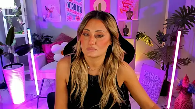 SarahAlluring online show from October 2025 11:00:01 AM