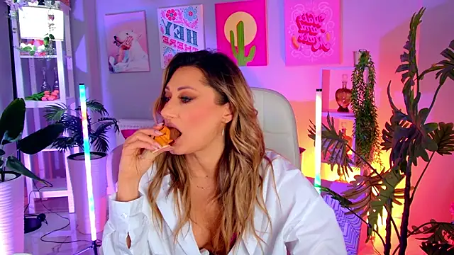 Snapshot of SarahAlluring chatting on February 2026 12:36:02 PM SarahAlluring online show from February 2026 12:36:02 PM