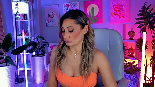 Snapshot of SarahAlluring chatting on February 2026 12:03:01 PM SarahAlluring online show from February 2026 12:03:01 PM