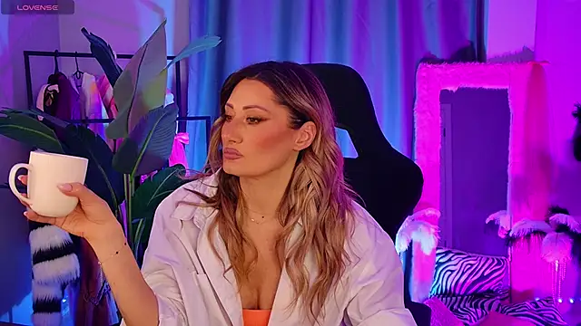 SarahAlluring online show from April 2026 03:46:01 PM