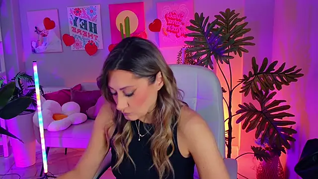 Snapshot of SarahAlluring chatting on February 2026 12:50:02 PM SarahAlluring online show from February 2026 12:50:02 PM