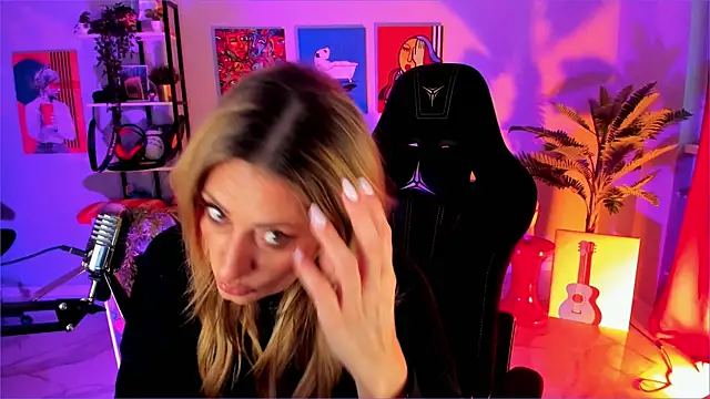 Snapshot of SarahAlluring chatting on December 2025 11:24:02 AM SarahAlluring online show from December 2025 11:24:02 AM