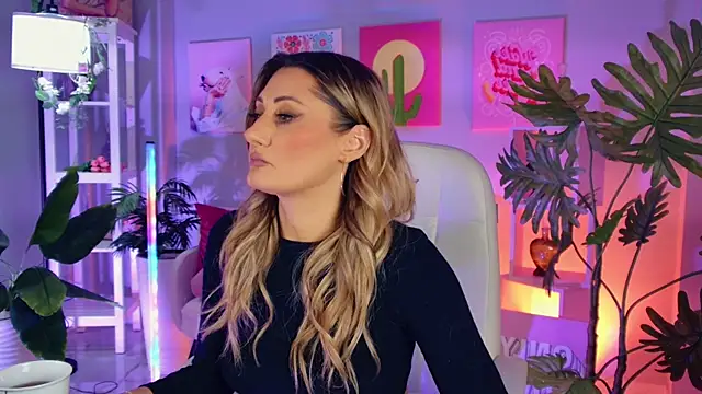 Snapshot of SarahAlluring chatting on January 2026 01:18:02 PM SarahAlluring online show from January 2026 01:18:02 PM