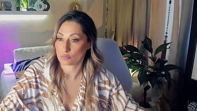 SarahAlluring online show from May 2026 02:58:01 PM