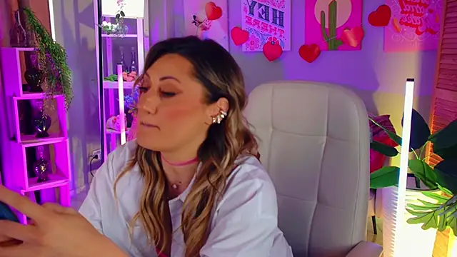 SarahAlluring online show from March 2026 12:28:02 PM