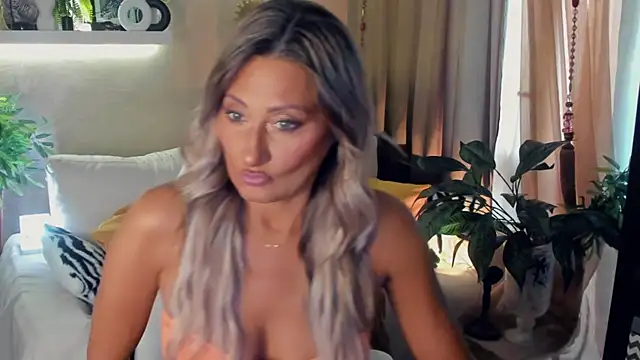 SarahAlluring online show from July 2026 02:23:02 PM