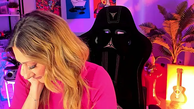 Snapshot of SarahAlluring chatting on February 2026 12:24:01 PM SarahAlluring online show from February 2026 12:24:01 PM