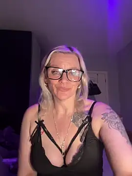 Curvy-Cleo online show from February 2026 07:11:02 PM