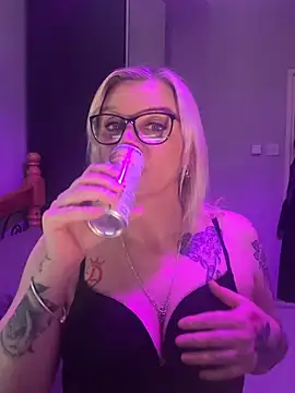 Curvy-Cleo online show from April 2026 08:22:02 PM