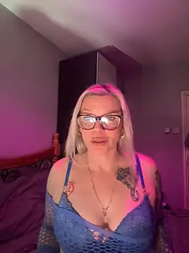 Curvy-Cleo online show from April 2026 09:40:02 PM