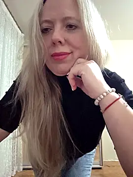 Irina3718 online show from December 2025 04:39:02 PM