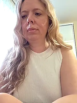 Irina3718 online show from May 2026 03:06:02 PM
