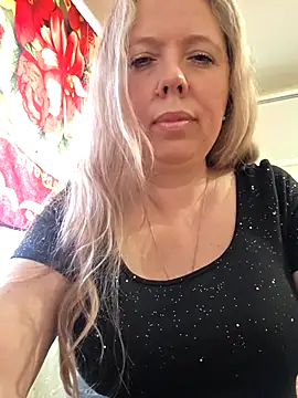 Irina3718 online show from May 2026 11:24:02 AM