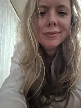 Irina3718 online show from January 2026 04:11:02 PM