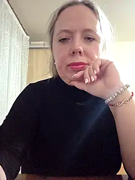 Irina3718 online show from December 2025 04:50:01 PM