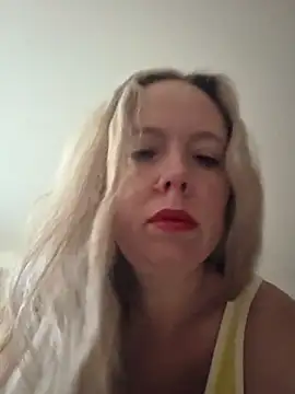 Irina3718 online show from November 2025 09:31:01 AM