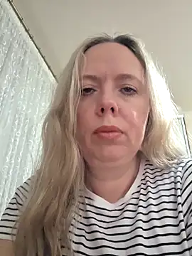 Irina3718 online show from December 2025 02:55:01 PM