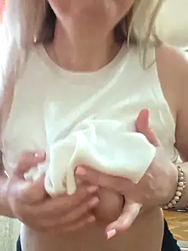 Irina3718 online show from April 2026 11:39:02 AM