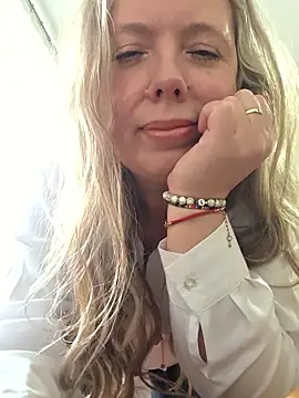 Irina3718 online show from January 2026 12:01:02 PM