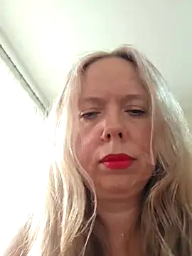 Irina3718 online show from April 2026 11:28:02 AM
