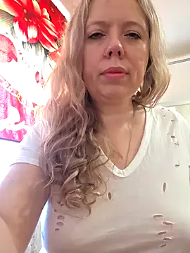 Irina3718 online show from May 2026 07:29:05 AM