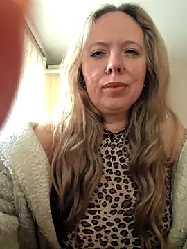 Irina3718 online show from December 2025 10:50:02 AM