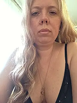 Irina3718 online show from May 2026 02:49:01 PM