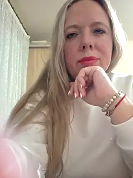 Irina3718 online show from November 2025 03:12:01 PM