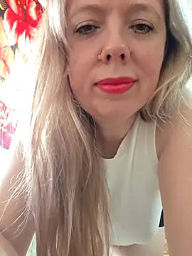 Irina3718 online show from April 2026 10:44:01 AM