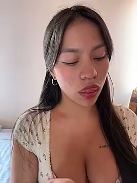 Snapshot of -Selene- chatting on July 2026 06:08:02 PM -Selene- online show from July 2026 06:08:02 PM
