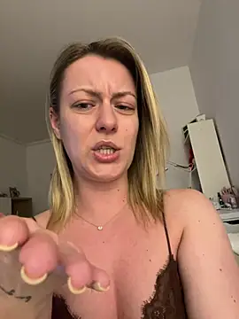 AnnastasiaMills online show from April 2026 08:44:02 PM