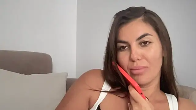 Snapshot of AngelinaMeov chatting on October 2025 01:01:02 PM AngelinaMeov online show from October 2025 01:01:02 PM