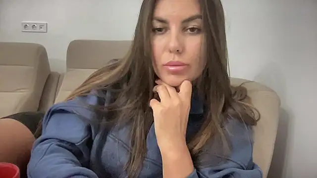 Snapshot of AngelinaMeov chatting on September 2025 04:40:02 PM AngelinaMeov online show from September 2025 04:40:02 PM