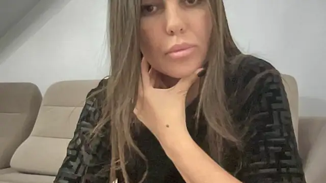 Snapshot of AngelinaMeov chatting on October 2025 05:48:01 PM AngelinaMeov online show from October 2025 05:48:01 PM