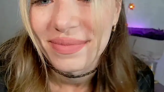 Snapshot of SweetDarling7 chatting on September 2025 09:27:01 AM SweetDarling7 online show from September 2025 09:27:01 AM