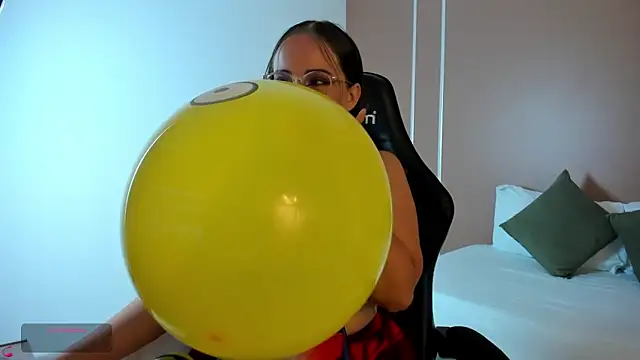 sophia martinezz  online show from October 2025 07:03:02 PM