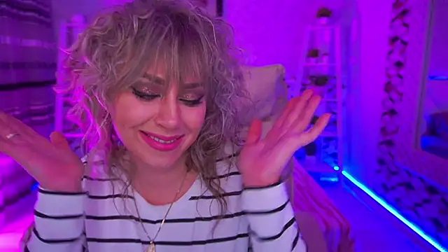 CandyLadyyy online show from April 2026 08:37:01 PM