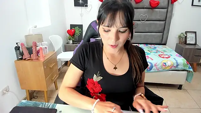 Tania Duque online show from March 2026 02:33:01 PM