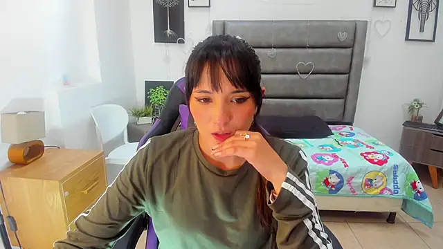 Snapshot of Tania_Duque chatting on May 2026 02:27:02 PM Tania Duque online show from May 2026 02:27:02 PM