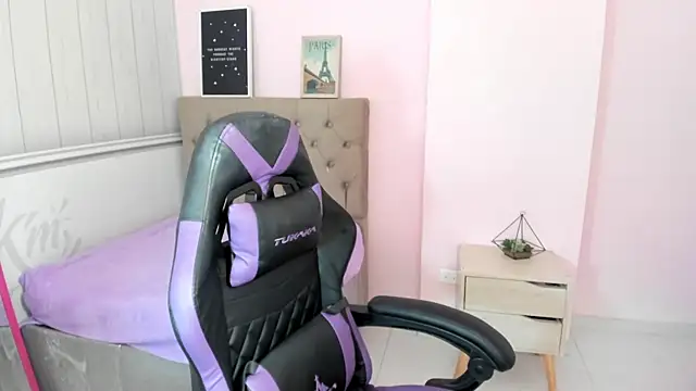 Snapshot of Tania_Duque chatting on November 2025 03:01:02 PM Tania Duque online show from November 2025 03:01:02 PM