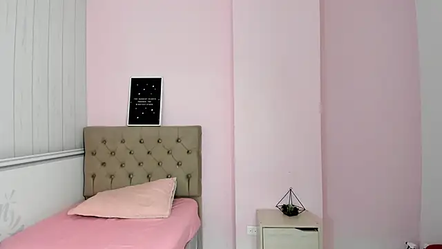 Snapshot of Tania_Duque chatting on November 2025 01:33:02 PM Tania Duque online show from November 2025 01:33:02 PM