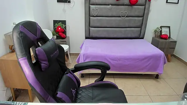 Tania Duque online show from April 2026 02:08:01 PM