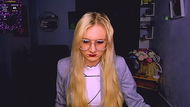 madam uliis online show from December 2025 01:55:01 PM