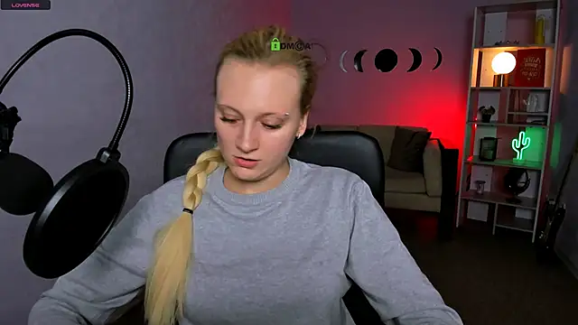 Snapshot of madam_uliis chatting on November 2025 12:38:02 PM madam uliis online show from November 2025 12:38:02 PM