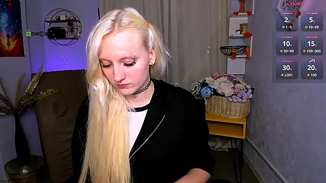 madam uliis online show from April 2026 04:35:01 PM