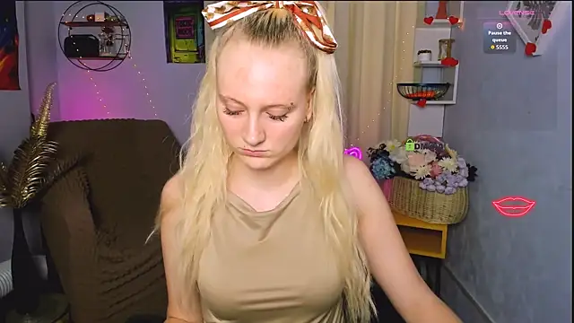 madam uliis online show from May 2026 12:23:02 PM