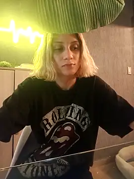 Snapshot of VictoriaLuxe chatting on September 2025 11:48:01 PM VictoriaLuxe online show from September 2025 11:48:01 PM