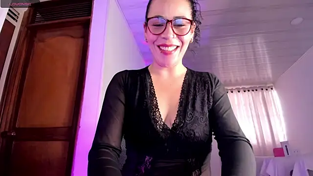 mia velvet1 online show from May 2026 01:30:01 PM